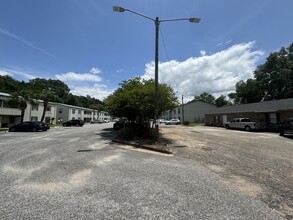 Willow Tree Apartments in Milton, FL - Foto de edificio - Building Photo