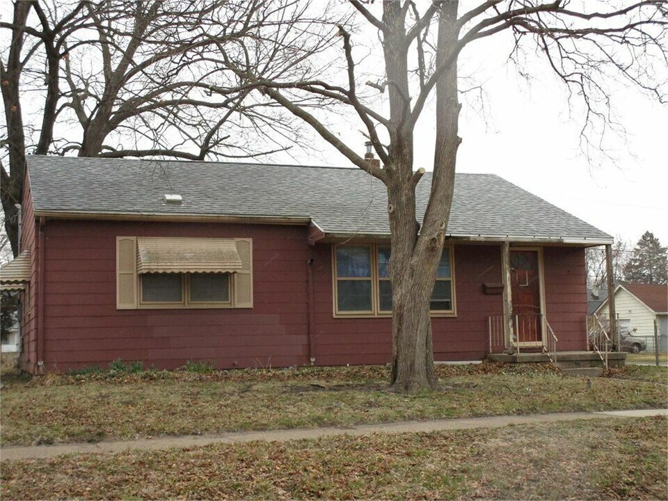 700 Kern St in Waterloo, IA - Building Photo