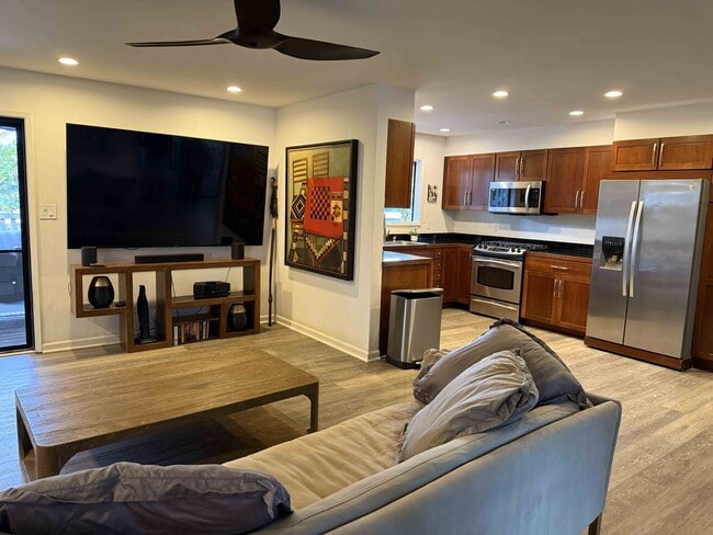 220 Kaiola Pl in Kihei, HI - Building Photo - Building Photo