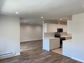 1835 CAMDEN AVE. LP in Los Angeles, CA - Building Photo - Interior Photo