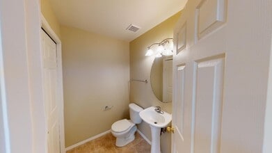 39337 Newton St in Sandy, OR - Building Photo - Building Photo