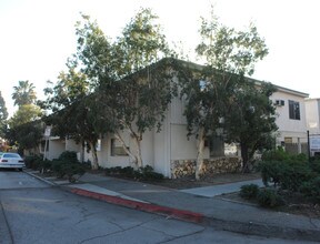 5826 Tujunga Ave in North Hollywood, CA - Foto de edificio - Building Photo
