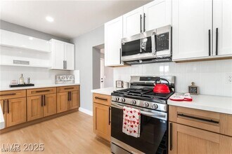 915 Melrose Dr in Las Vegas, NV - Building Photo - Building Photo