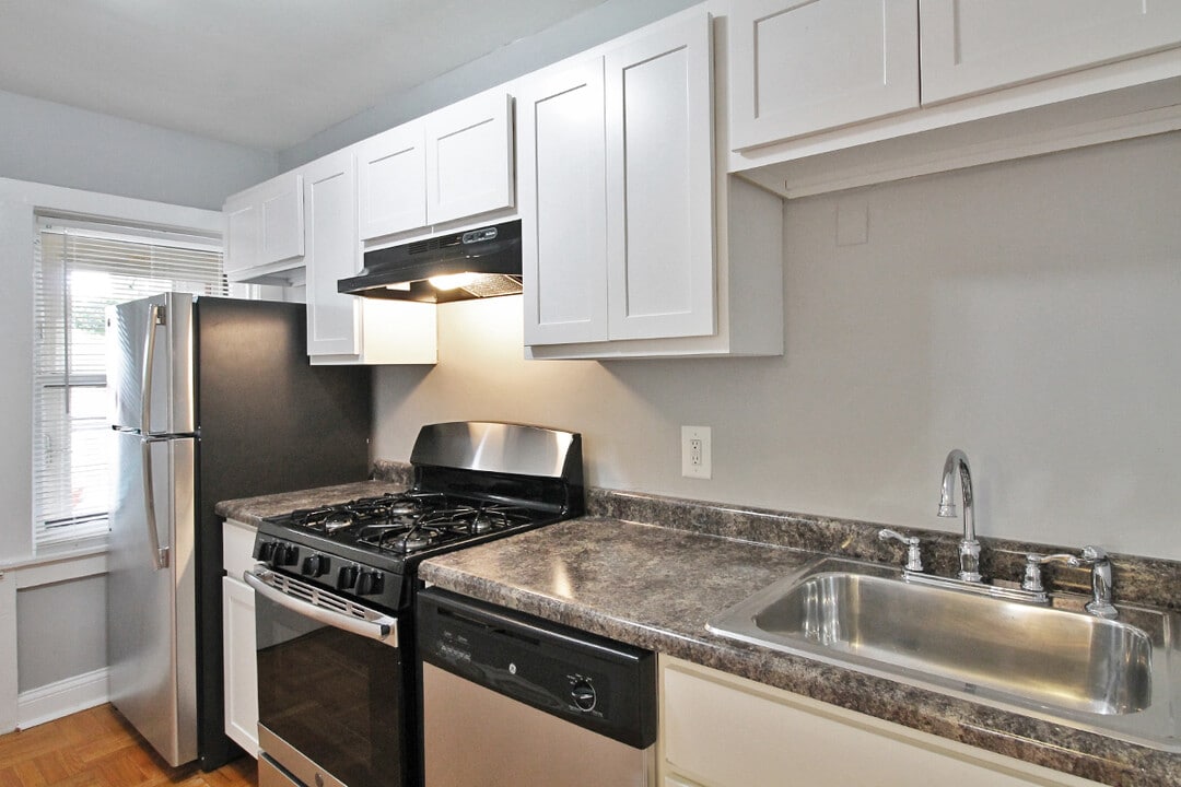 126-132 N. Elmwood Ave. and 418-426 Lake St. in Oak Park, IL - Building Photo