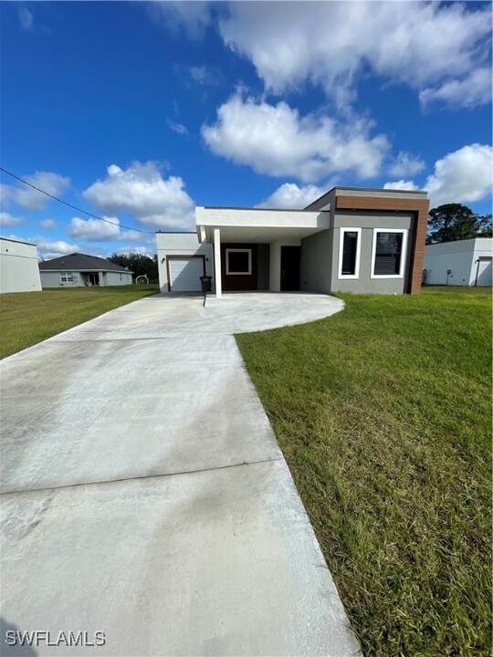 624 Windermere Dr in Lehigh Acres, FL - Building Photo