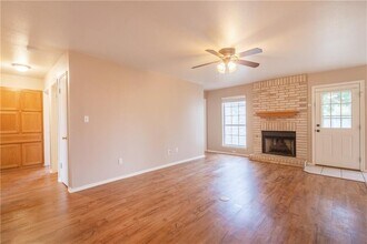 1022 Alamo St in Lockhart, TX - Building Photo - Building Photo