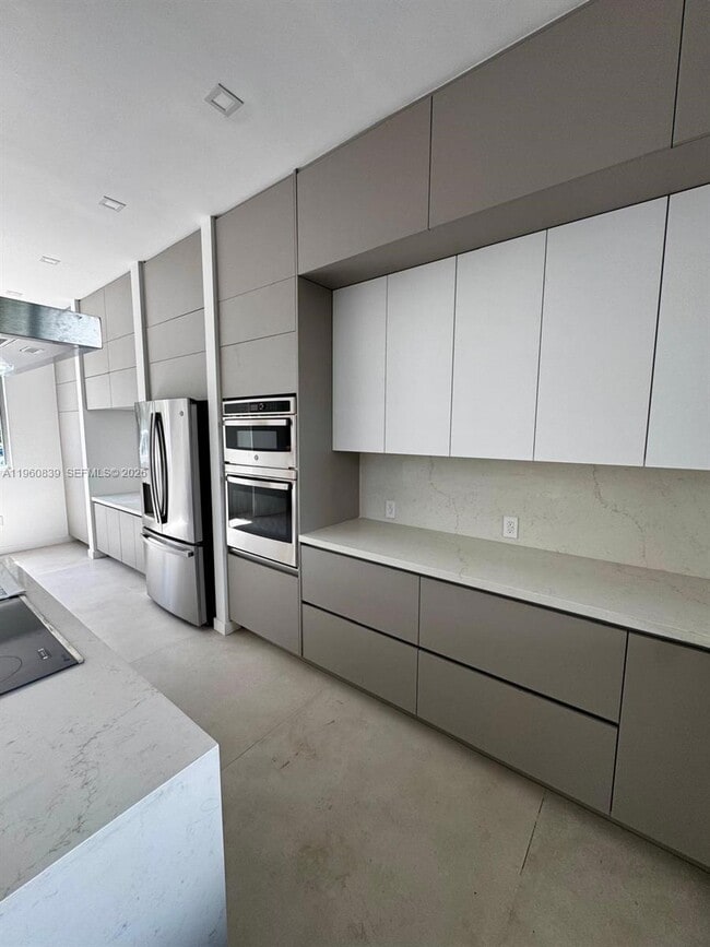 3204 Plaza St in Miami, FL - Building Photo - Building Photo