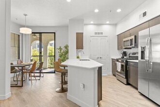 9450 W Cabela Dr in Glendale, AZ - Building Photo - Building Photo