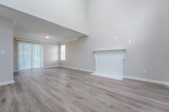 4955 Windsor Downs Ln in Decatur, GA - Foto de edificio - Building Photo