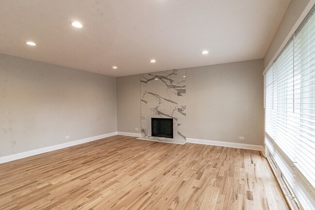 1240 Warrington Rd in Deerfield, IL - Building Photo - Building Photo