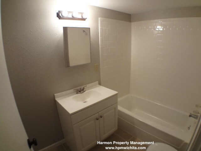 925 S Main St-Unit -5 in Wichita, KS - Building Photo - Building Photo