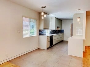 15439 Vose St in Los Angeles, CA - Building Photo - Building Photo