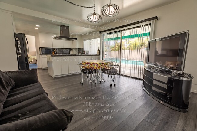 17321 Destry Cir in Huntington Beach, CA - Building Photo - Building Photo