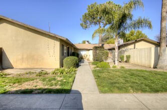 1136 Sylmar Ave in Clovis, CA - Building Photo - Building Photo