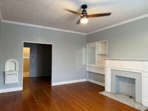 327 W Huisache Ave in San Antonio, TX - Building Photo - Building Photo