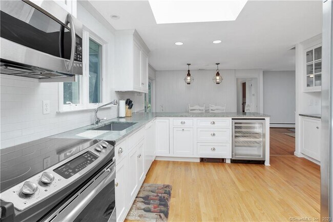 38 Tuxis Rd in Madison, CT - Building Photo - Building Photo