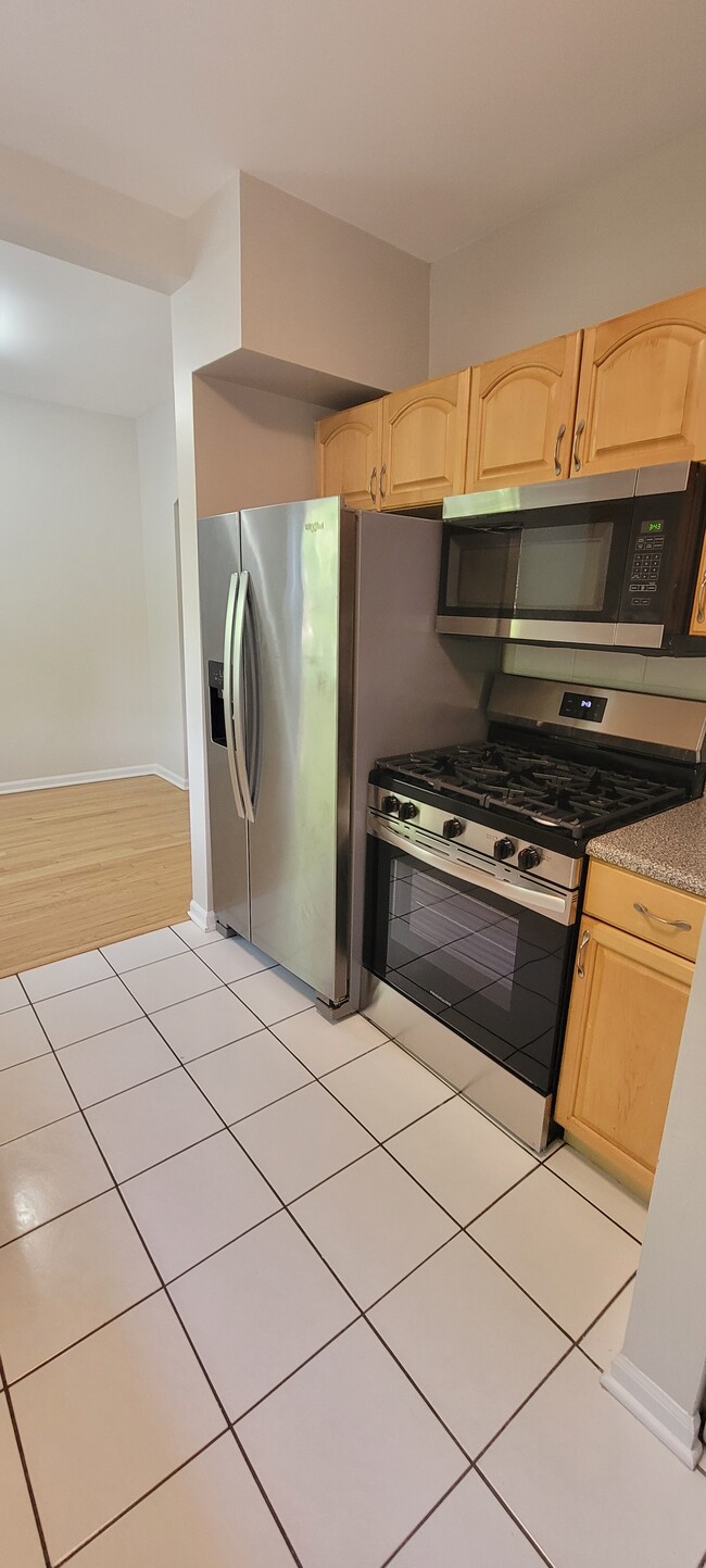 property at 4957 N Wolcott Ave