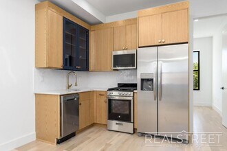 79 Willoughby Ave in Brooklyn, NY - Building Photo - Building Photo