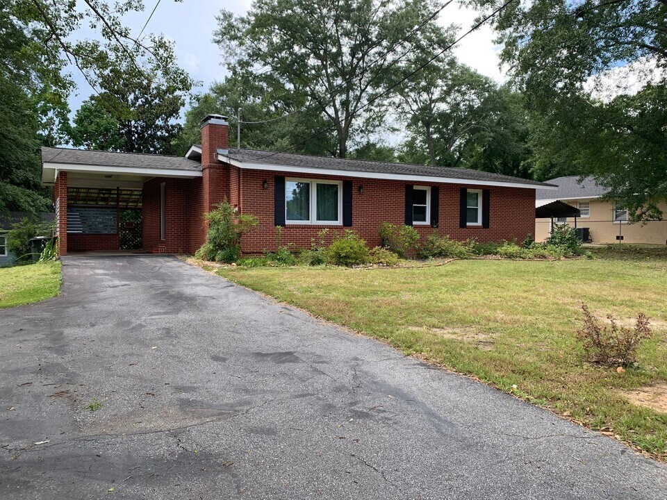 Super Cute One Level Home Across from New in Auburn, AL - Building Photo