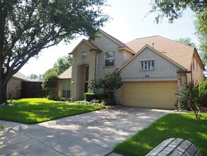 901 Sugarberry Ln in Flower Mound, TX - Foto de edificio - Building Photo