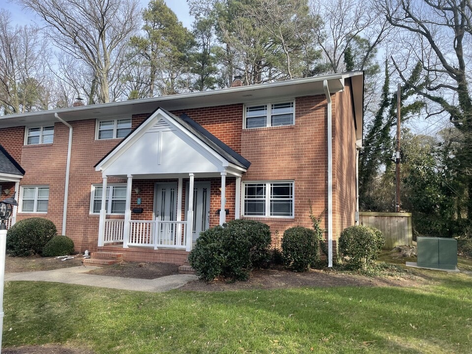 3109 N Parham Rd in Richmond, VA - Foto de edificio