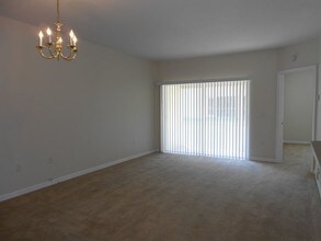 6413 Hollydale Pl-Unit -101 in Riverview, FL - Building Photo - Building Photo