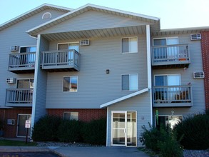 Point Saint Germain West in St. Cloud, MN - Foto de edificio - Building Photo