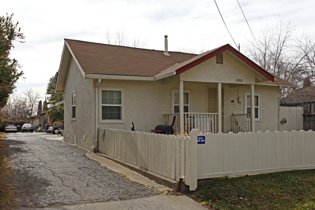 1032 Alamos Ave in Sacramento, CA - Foto de edificio