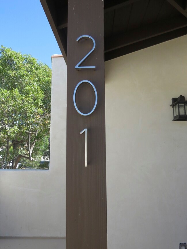 1160 Murray Ave., Unit #201 in San Luis Obispo, CA - Foto de edificio - Building Photo