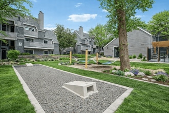 Foothills Park in Arvada, CO - Foto de edificio - Building Photo