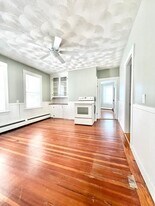 89 Rochambeau Ave in Providence, RI - Building Photo