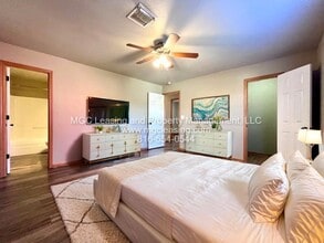 123 SW Rock Garden Ln in Blue Springs, MO - Foto de edificio - Building Photo