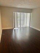 701 N Pine Island Rd, Unit 102 in Plantation, FL - Building Photo - Building Photo