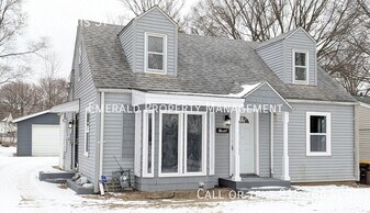 1908 Loomis St in Rockford, IL - Building Photo