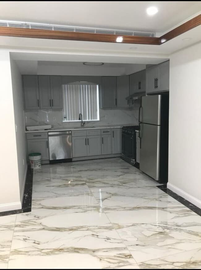 2120 Francis Lewis Blvd in Whitestone, NY - Building Photo - Building Photo
