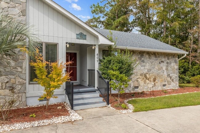 401 Lord Granville Dr in Morehead City, NC - Building Photo - Building Photo