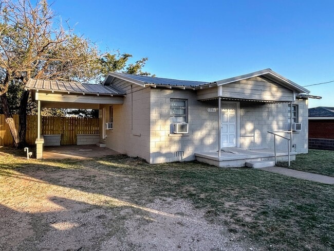 3206 Avenue A in Snyder, TX - Building Photo - Building Photo