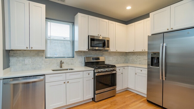 1736 W Summerdale Ave, Unit 1