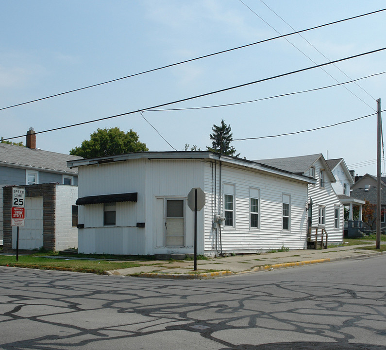 816 W Market St in Sandusky, OH - Foto de edificio