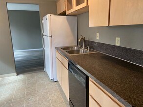 16443 SE Market St in Portland, OR - Building Photo - Building Photo