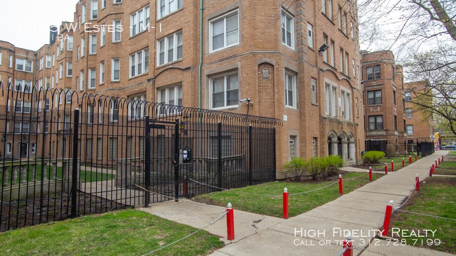 1355 W Estes Ave-Unit -M-1 in Chicago, IL - Building Photo