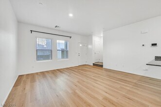 7484 Mountain Ledge St in Las Vegas, NV - Building Photo - Building Photo