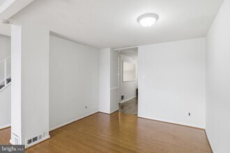 3351 Morning Glory Rd in Philadelphia, PA - Building Photo - Building Photo