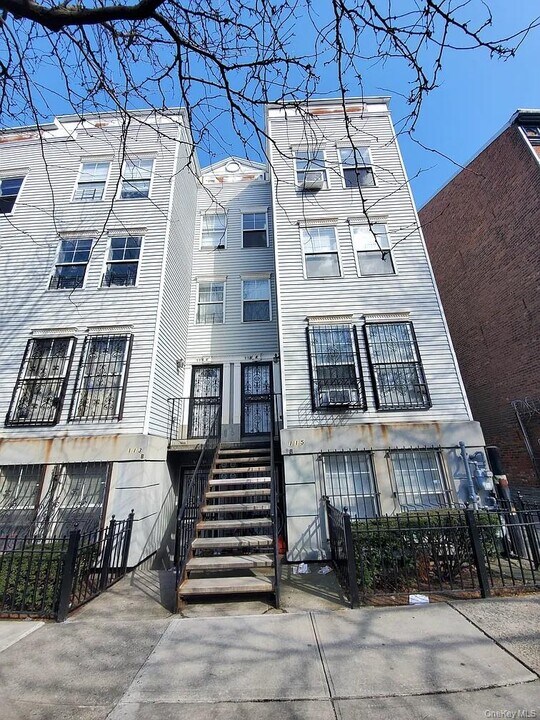 115 Vanderbilt Ave in Brooklyn, NY - Building Photo