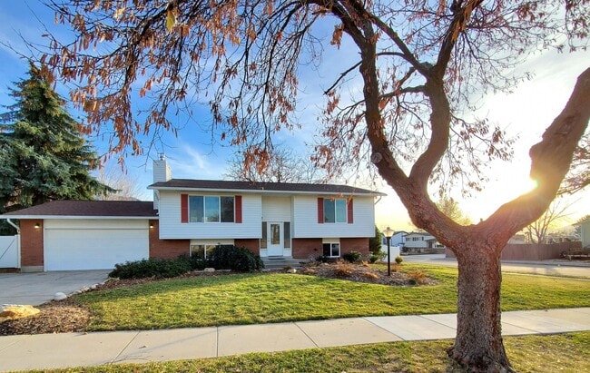 property at 2694 Teal Way