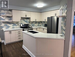 964 Fielder Dr in Mississauga, ON - Building Photo - Building Photo