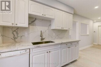 63 Cardinal Dr in Hamilton, ON - Building Photo - Building Photo