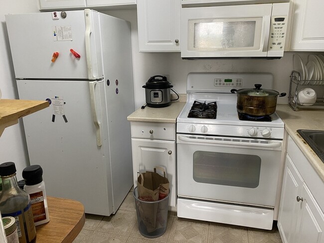 220 Washington St, Unit 1118 in Brookline, MA - Building Photo - Building Photo