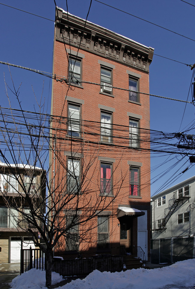 206 4th St in Jersey City, NJ - Building Photo - Building Photo