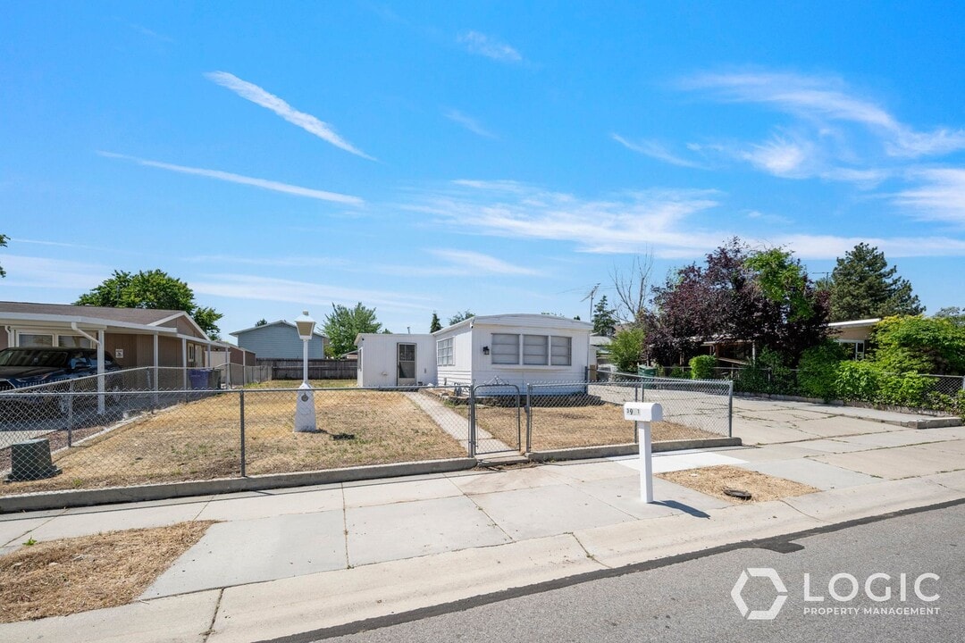 3921 Gentry Ln in West Jordan, UT - Building Photo